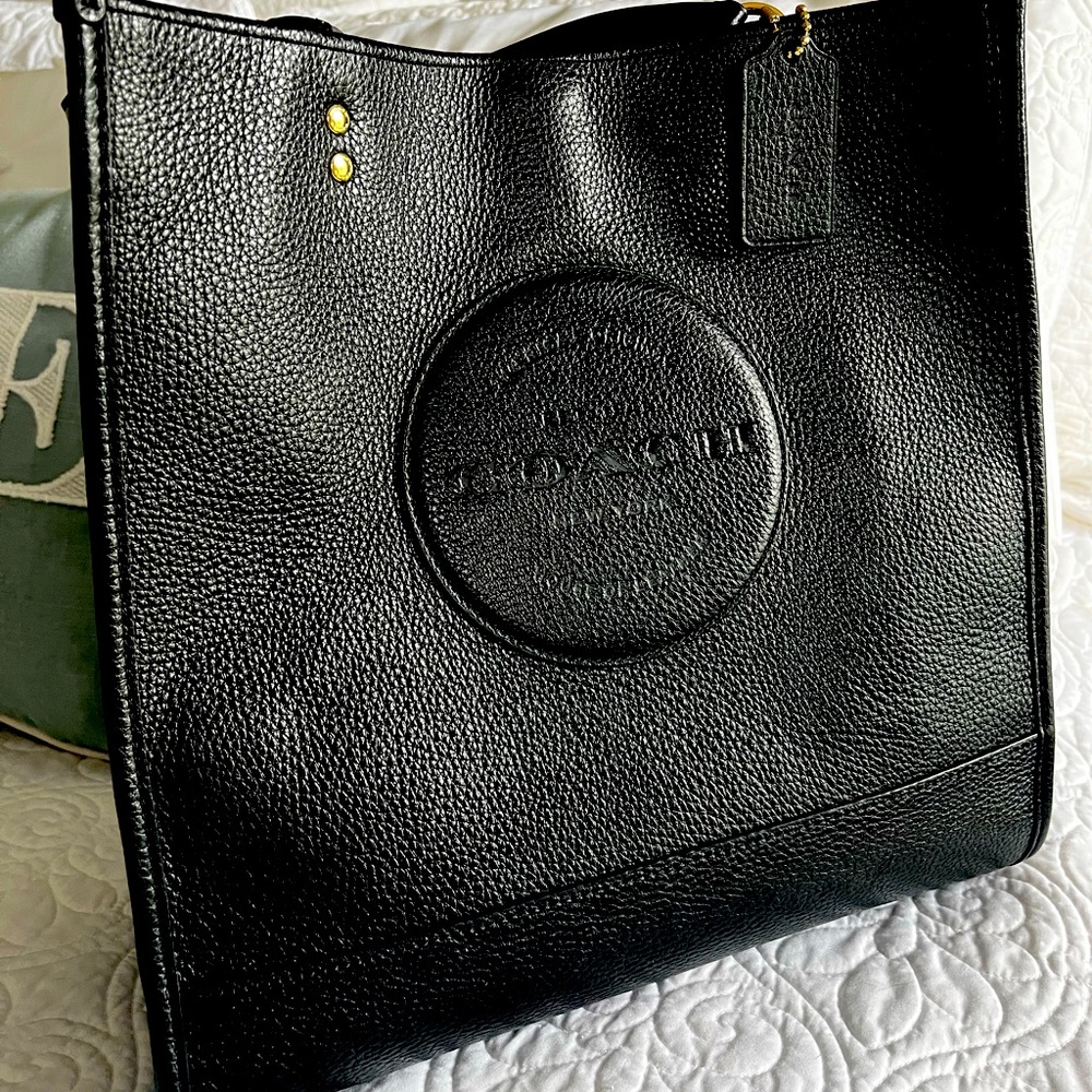 Beautiful Coach Leather Tote